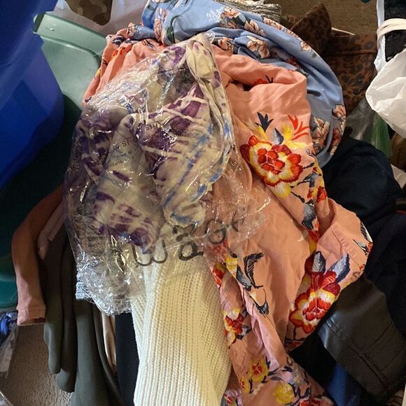 SALE! For resellers looking to buy in bulk! Items from my closet and unlisted - Picture 12 of 12